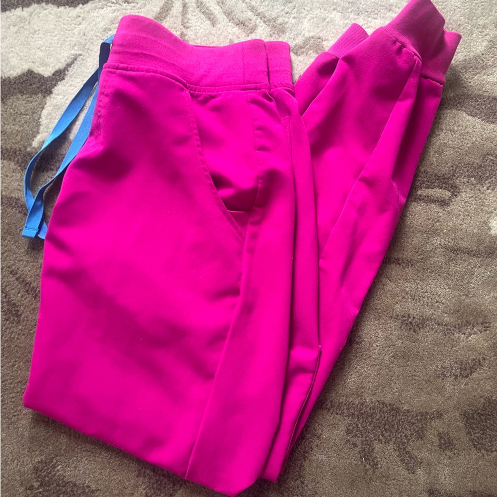 Figs raspberry sorbet Zamora jogger scrubs size XS lightly worn